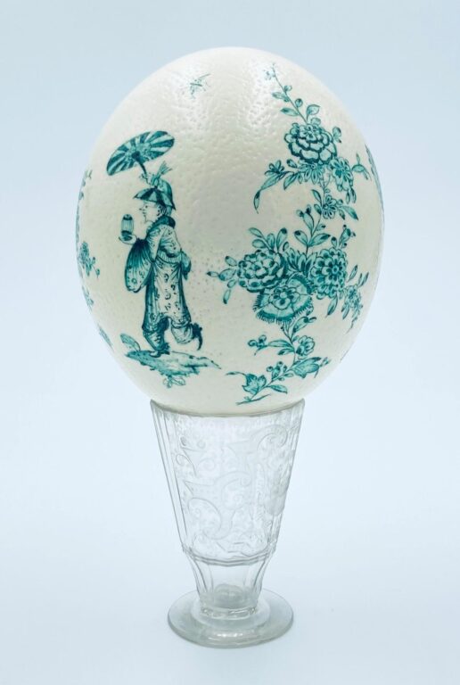 Straußenei mit Chinoiserien nach Vorlagen von Johann Gregorius Höroldt (1696-1775) - Wunderkammer 