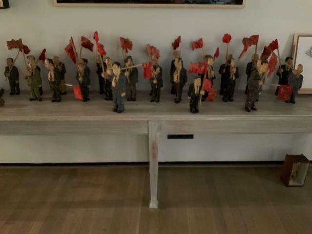 10 Männer mit Fahnen, je - Georg Schulz 