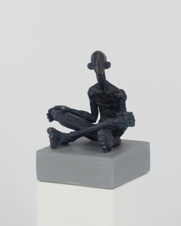 Figur im Schneidersitz - Hannes Helmke 