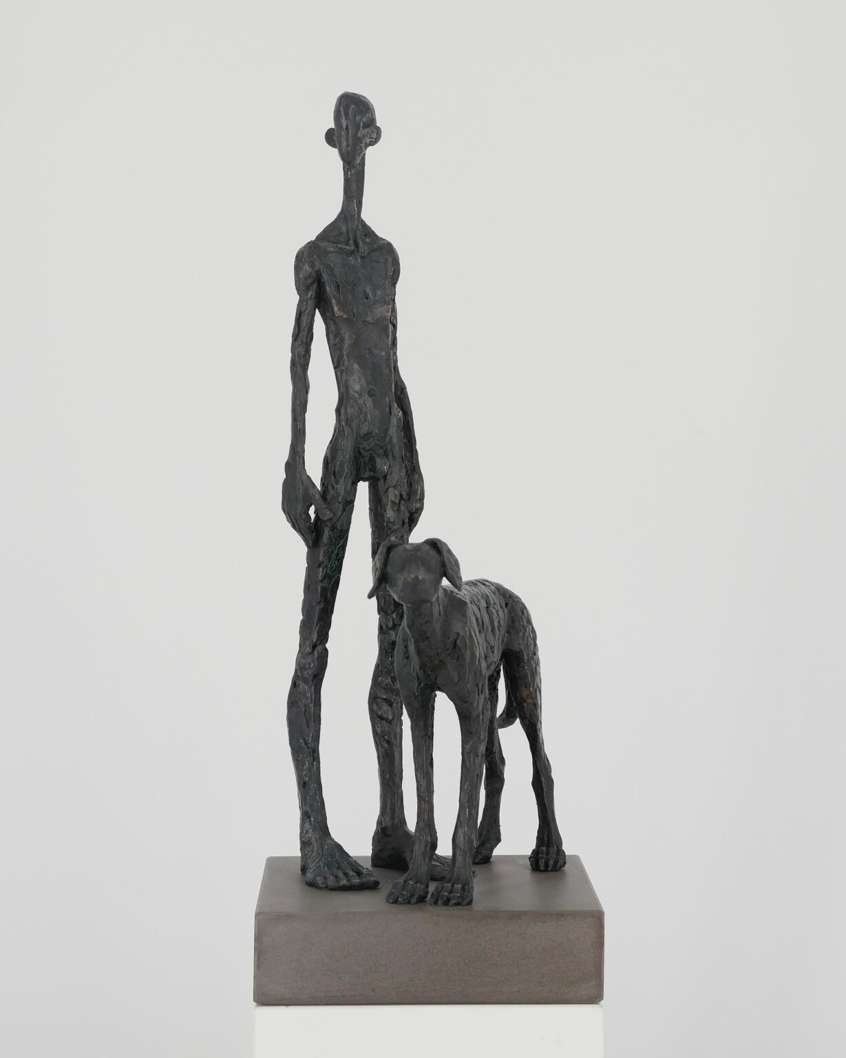 Figur mit Hund - Hannes Helmke 