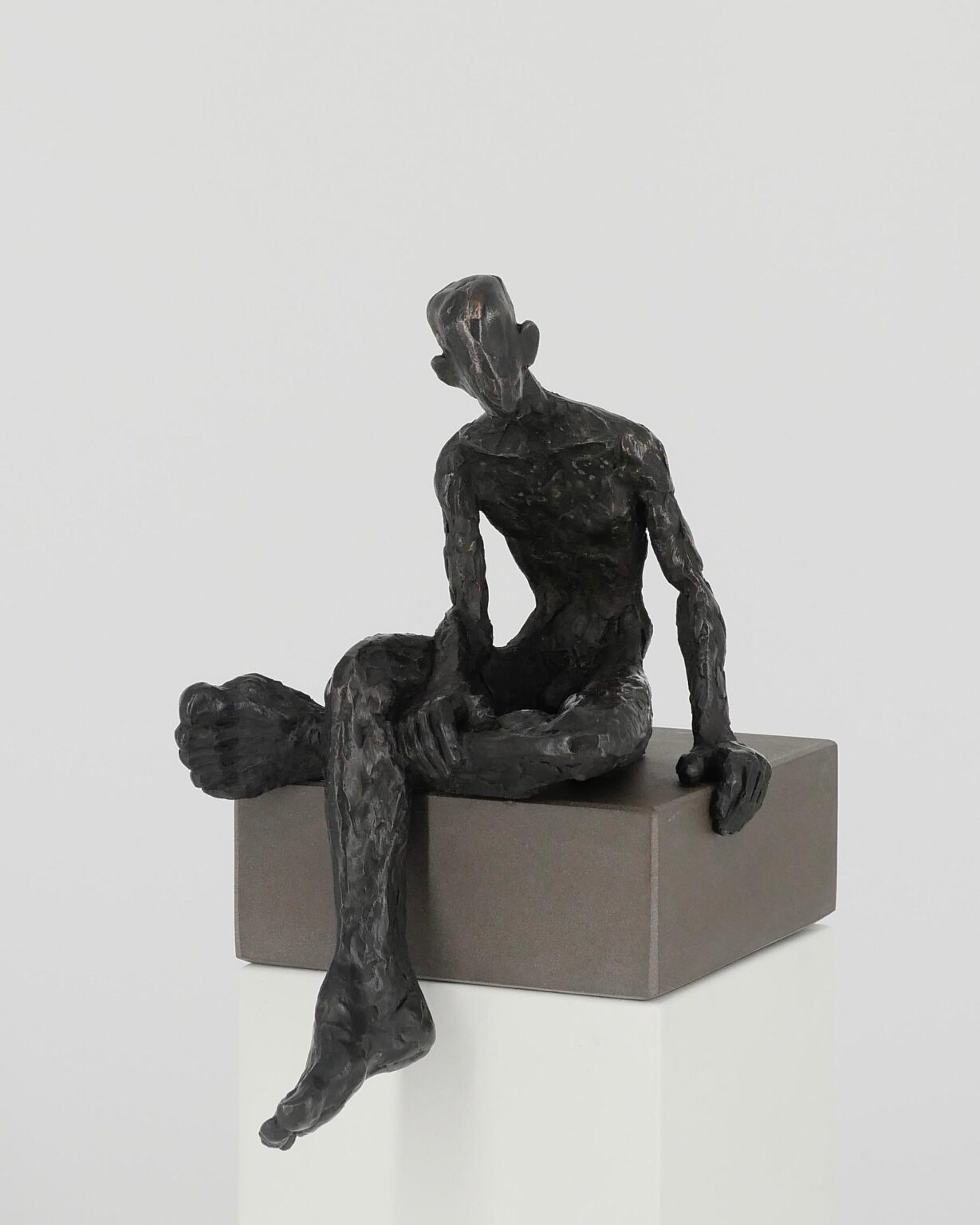 Sitzender II - Hannes Helmke 
