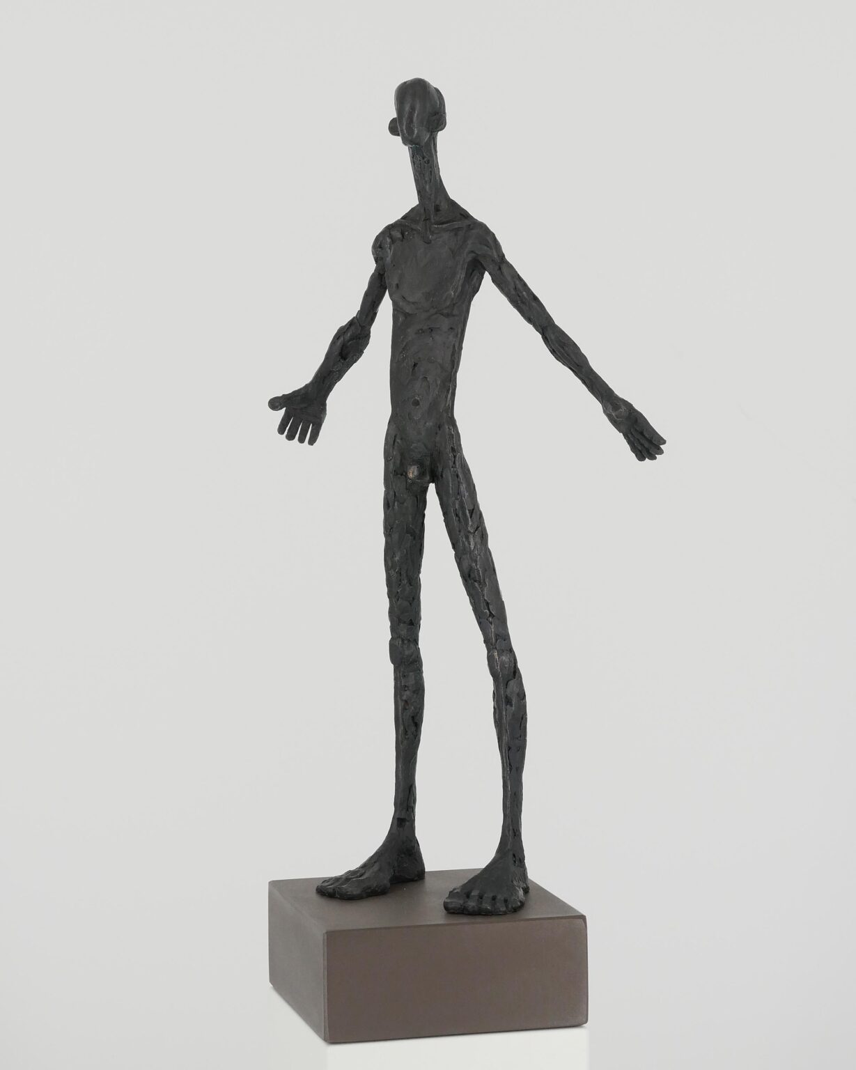 Figur die im Wind steht - Hannes Helmke 
