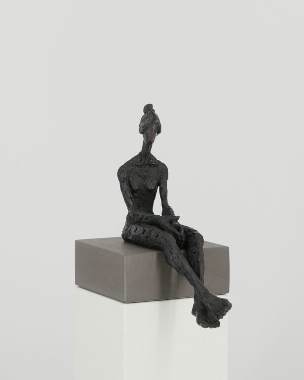 Sitzende - Hannes Helmke 