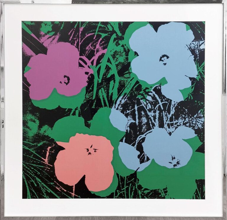 Flowers 11.64 – hellblau, rosa, violett auf dunkelgrün-schwarz - Andy Warhol 