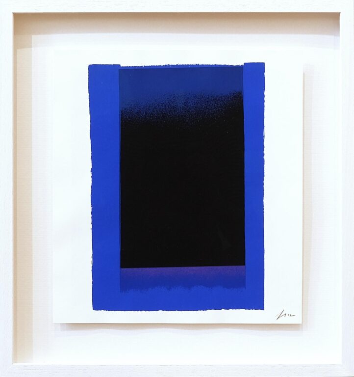 Schwarzes Feld in blauer Fläche /violett – blau – schwarz - Rupprecht Geiger 